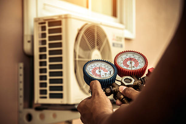 Professional Hvac technician working in Thorntown, IN